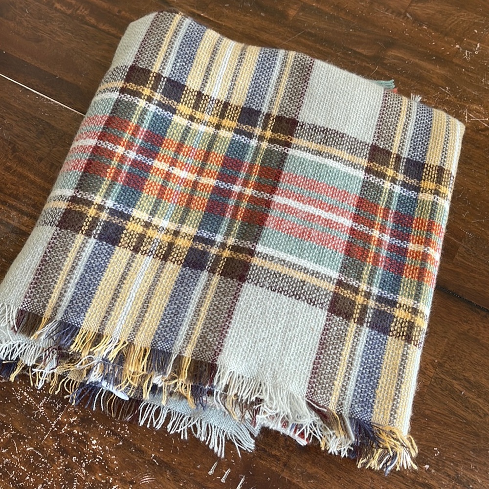 Women's Plaid Blanket Scarf Large Square Wrap Throw Fringe OS NWOT